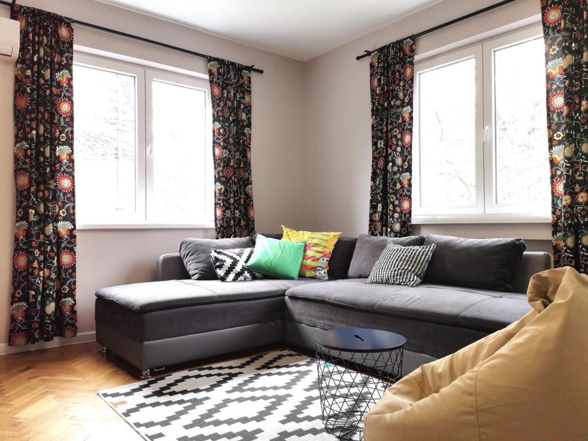 Beautifully Decorated Functional Apartamento